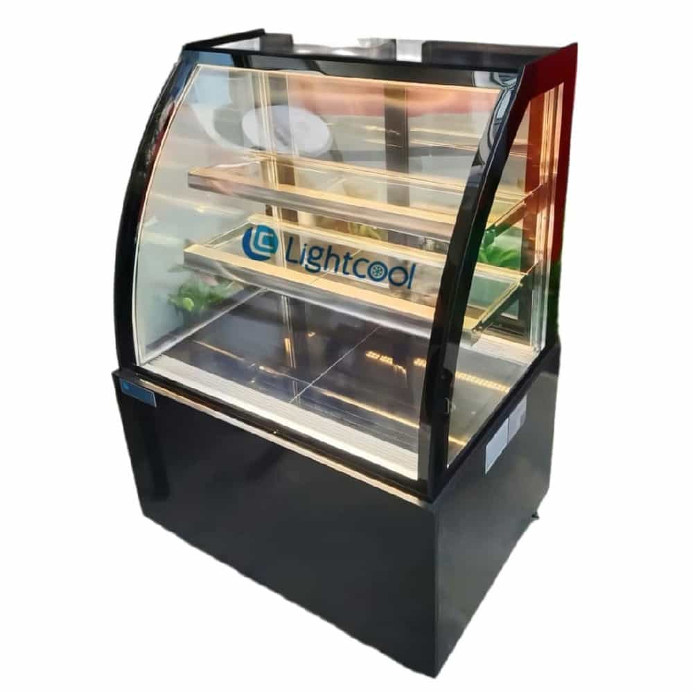 TỦ TRƯNG BÀY BÁNH KEM KÍNH CONG 3 TẦNG LIGHTCOOL 288 LÍT DG-900Z-KC QUẠT GIÓ (R290A)